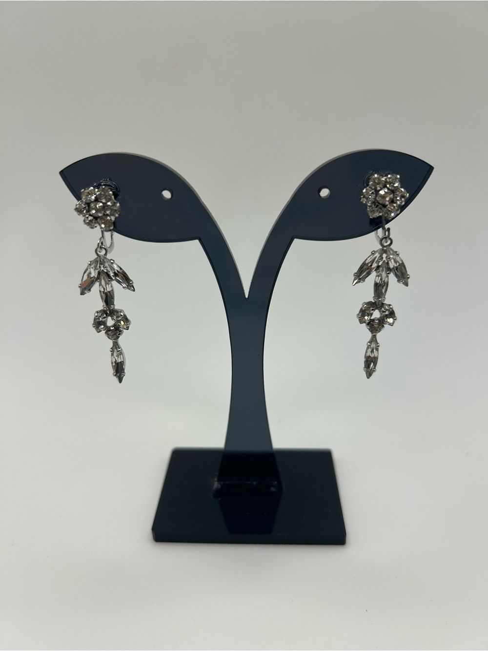 #670506-092626 Vintage Sherman silver tone crystal dangly clip earrings
